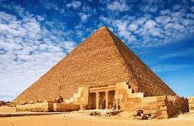 لماذا تجتذب أهرامات مصر السياح